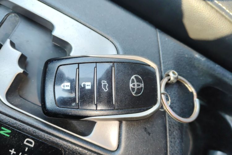 丰田 RAV4荣放 2016款 2.5L 自动四驱尊贵版中控内饰7001