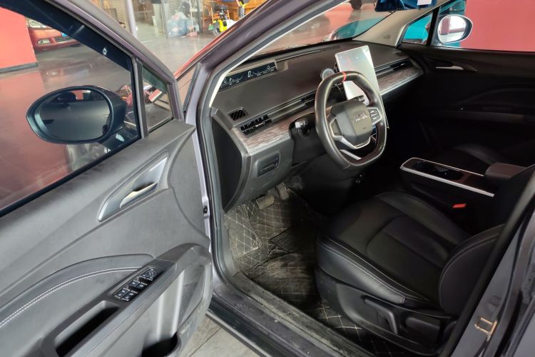 哪吒汽车 哪吒V 2022款 潮 300 Lite 磷酸铁锂中控内饰7003