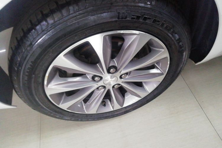 雪佛兰 科鲁泽 2022款 320 自动悦享天窗版车身外观6008