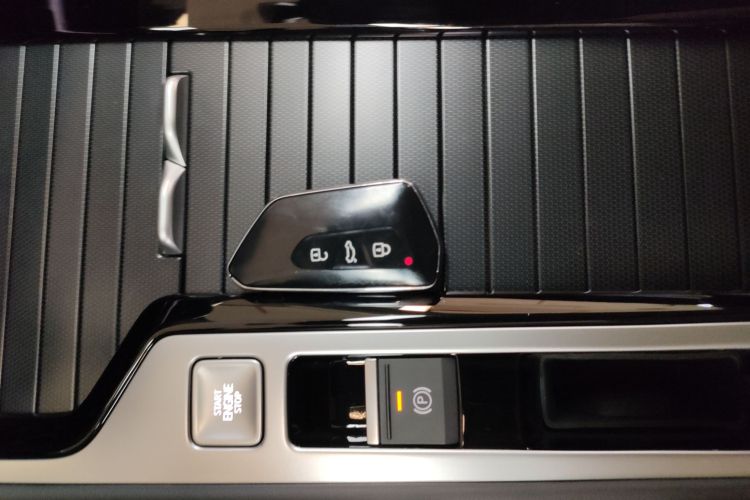 大众 迈腾 2024款 380TSI DSG至尊版中控内饰7001