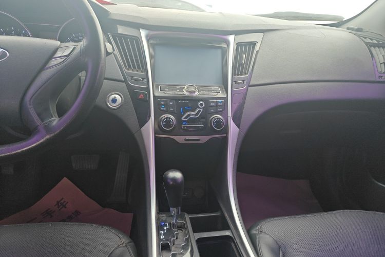 现代 索纳塔 2014款 2.0L 自动豪华版中控内饰16