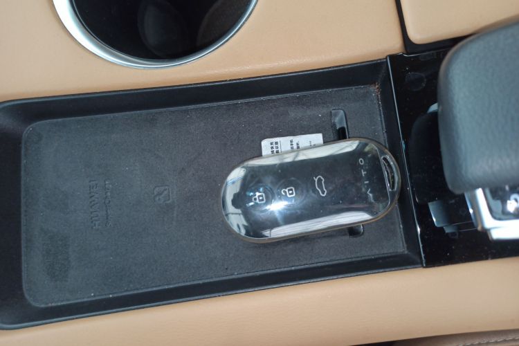 鸿蒙智行 问界M5 2022款 增程四驱性能版中控内饰7001