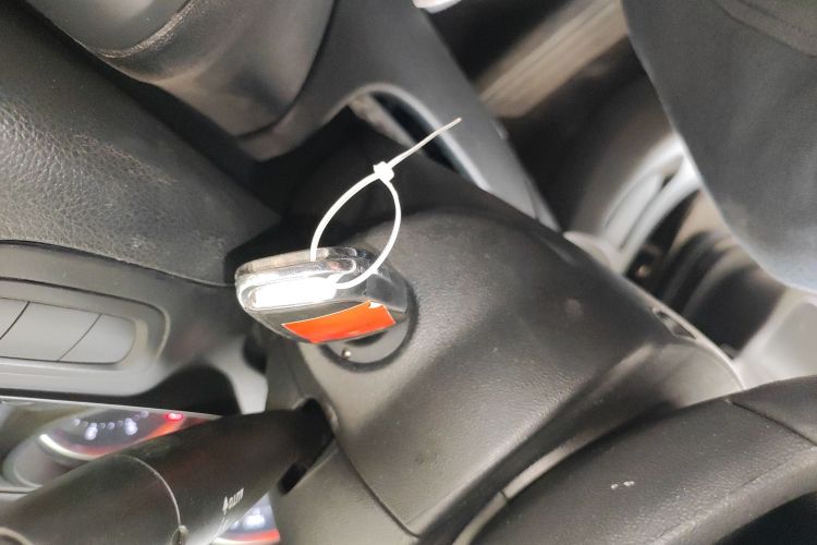 雪铁龙C5 2014款 2.0L 自动尊享型中控内饰7001