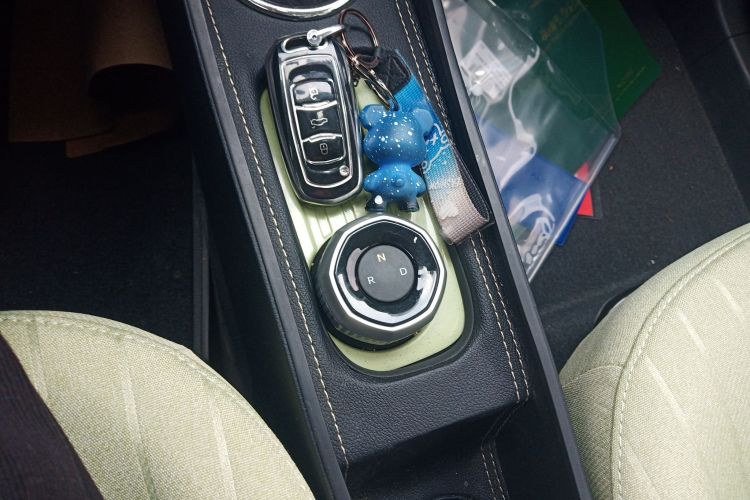 吉利银河 2024款 熊猫mini 200km 耐力熊中控内饰18