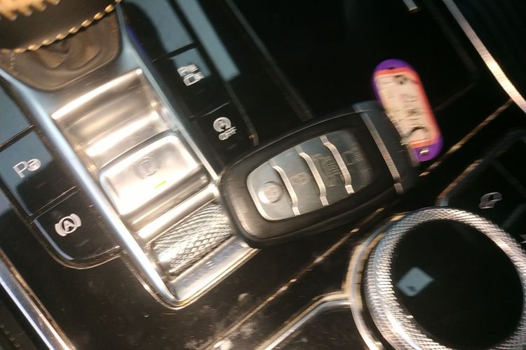 红旗H9 2020款 3.0T 智联旗领四座版中控内饰11