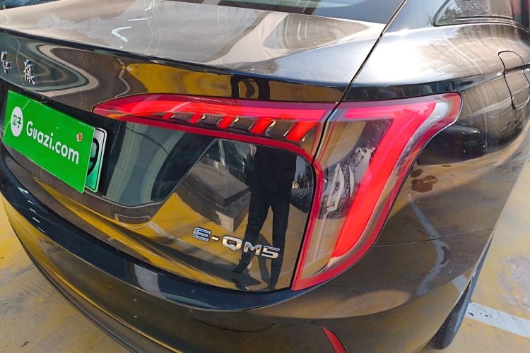 红旗E-QM5 2023款 改款 基础出行版车身外观9