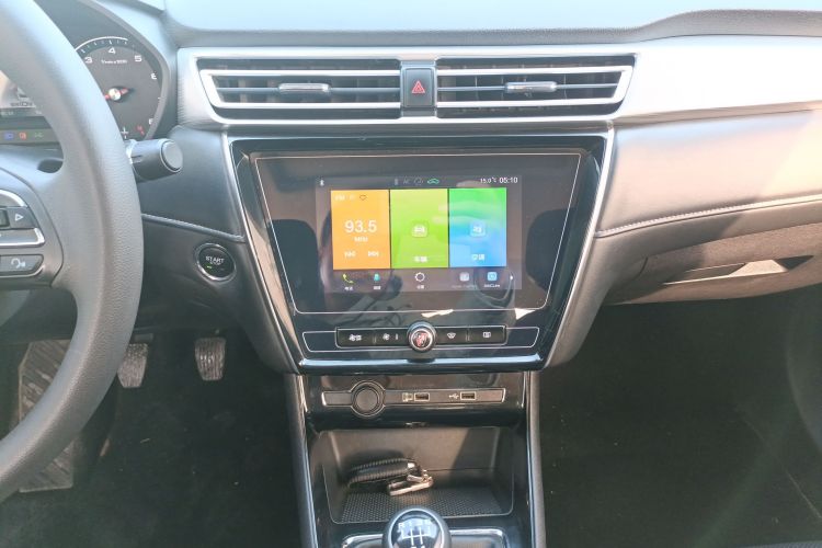 荣威i5 2019款 1.5L 手动4G互联领豪旗舰版中控内饰16