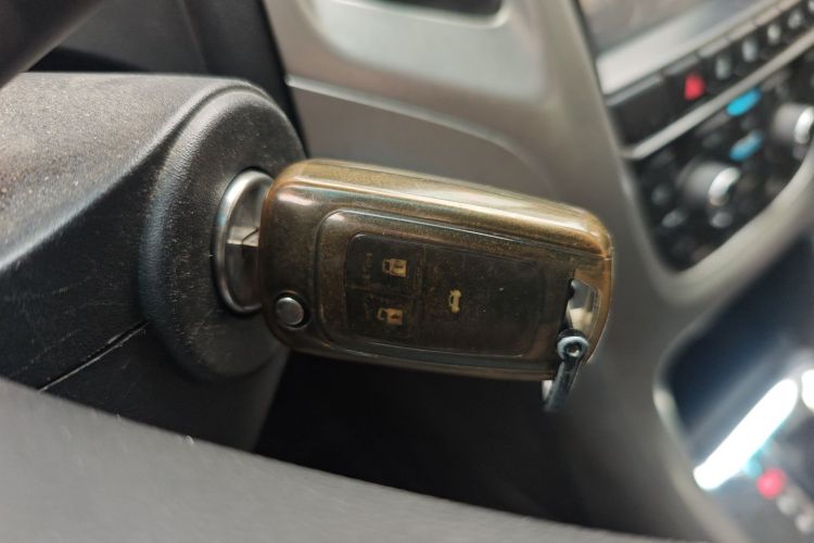 别克 英朗 2014款 XT 1.6L 自动时尚版中控内饰11