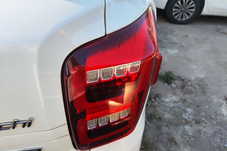 广汽传祺 传祺GS8 2017款 320T 两驱豪华智联版（七座）车身外观9