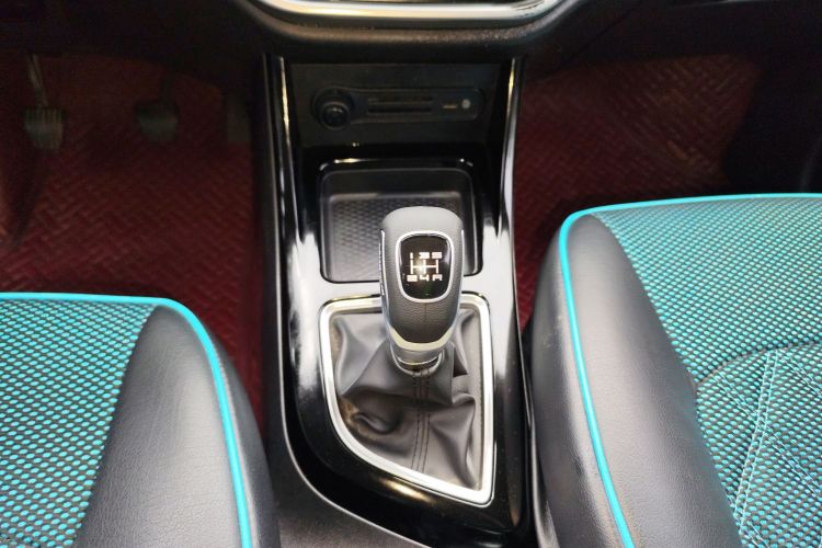 陆风X2 2017款 1.6L 手动锋锐版中控内饰18