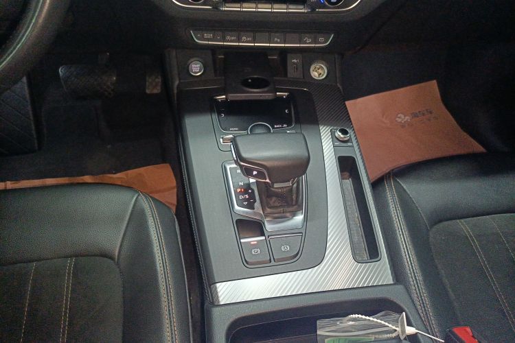 奥迪Q5L 2018款 45 TFSI 尊享时尚型 国V局部细节18