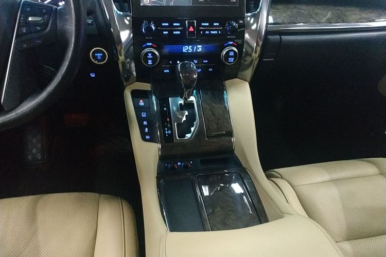 丰田 威尔法 2021款 皇冠 双擎 2.5L HV至尊版中控内饰18