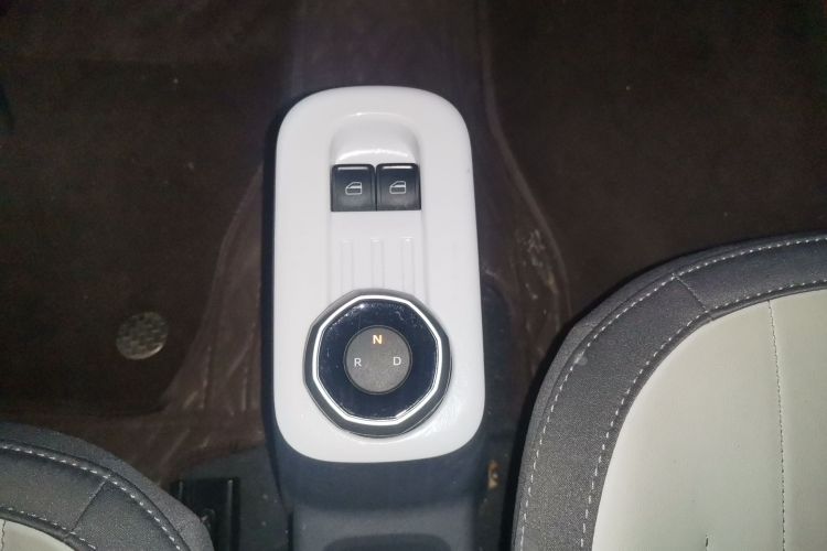 吉利银河 2025款 210km 熊猫骑士中控内饰18