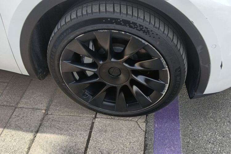 特斯拉 Model Y 2022款 改款 后轮驱动版车身外观10