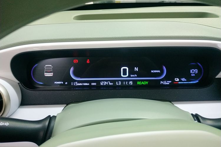 吉利银河 2025款 210km 熊猫骑士中控内饰14