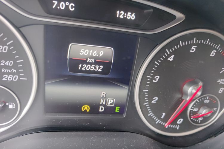 奔驰B级 2015款 B 200 时尚型中控内饰15