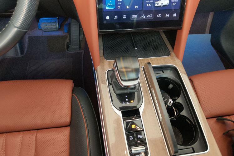 红旗HS7 2023款 2.0T 自动四驱旗领版 七座中控内饰18