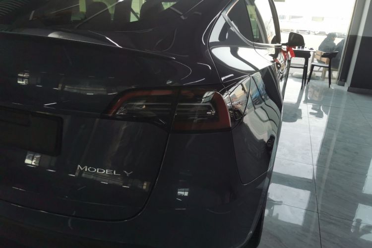 特斯拉 Model Y 2021款 长续航全轮驱动版车身外观9