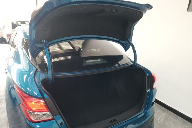 日产 蓝鸟 2020款 1.6L CVT智联智酷版机舱底盘23