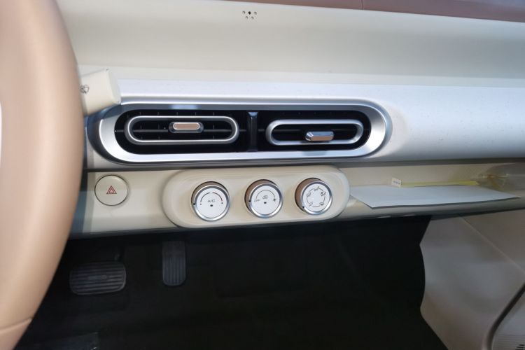 五菱汽车 宏光MINIEV 2024款 第三代 215km 青春版中控内饰16