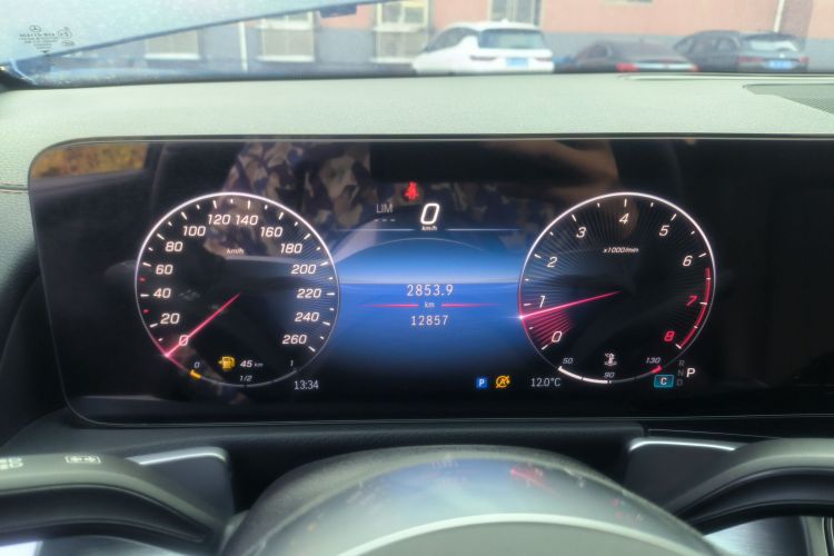 奔驰GLB 2024款 改款 GLB 200 动感型中控内饰14