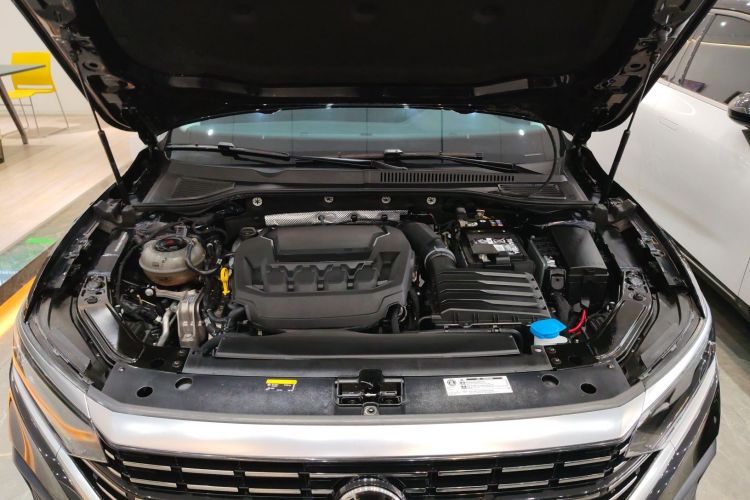 大众 帕萨特 2025款 出众款 380TSI 龙腾版机舱底盘24