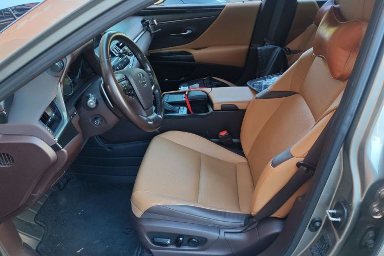 雷克萨斯ES 2020款 200 卓越版局部细节19