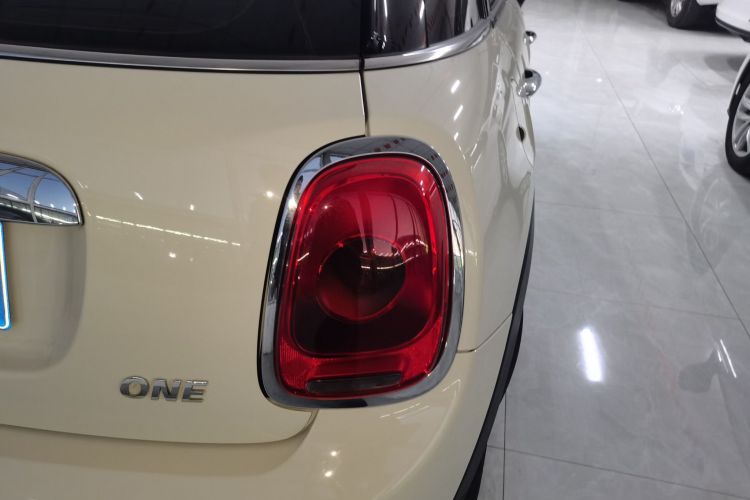 MINI 2016款 1.2T ONE 五门版车身外观9