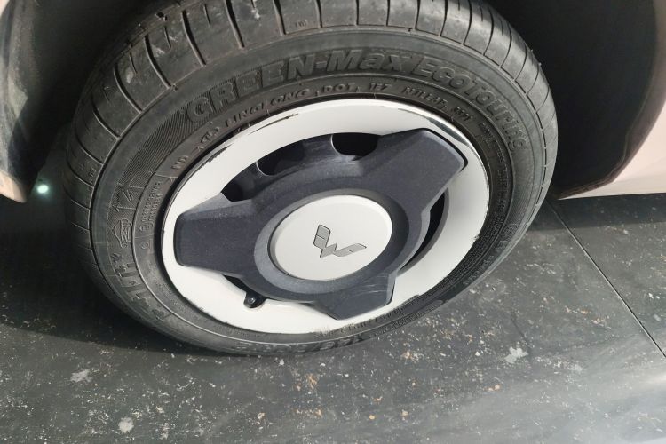 五菱汽车 宏光MINIEV 2021款 马卡龙臻享款 磷酸铁锂车身外观6008