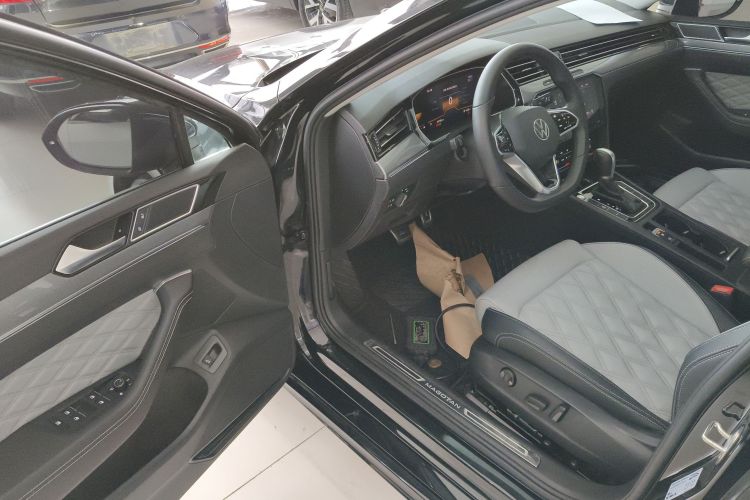 大众 迈腾 2023款 200万辆纪念版 330TSI DSG领先型中控内饰7003