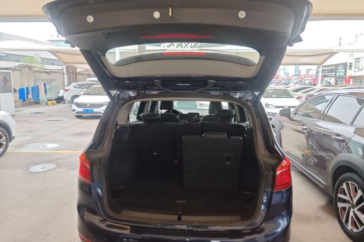 宝马2系多功能旅行车 2018款 220i 领先型机舱底盘23