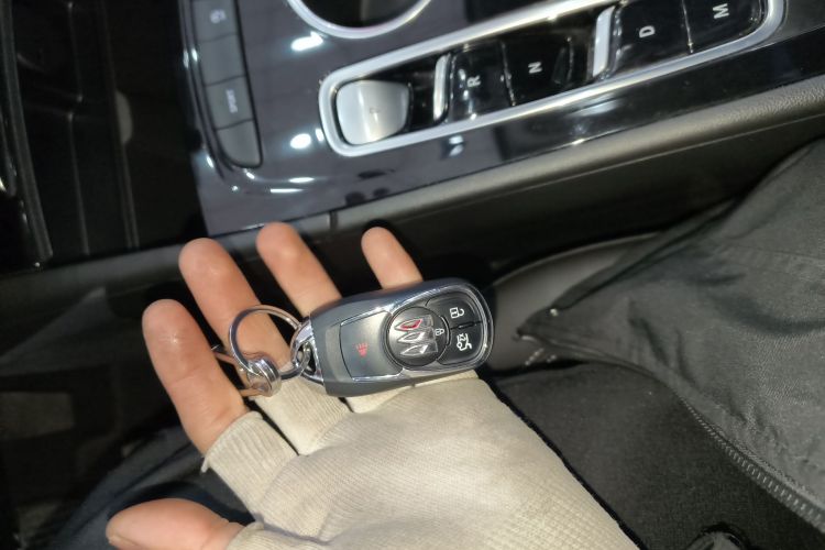 别克 君威 2024款 改款 25T 超享版中控内饰11