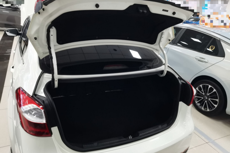 起亚K3 2017款  1.6L 自动15周年特别版GLS机舱底盘23