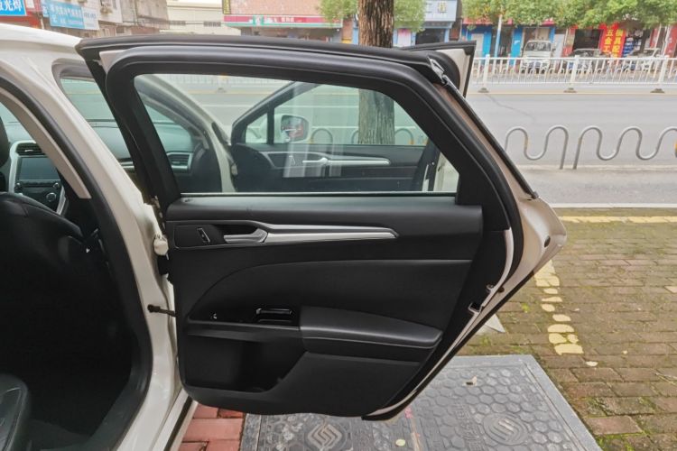 福特 蒙迪欧 2013款 1.5L GTDi180时尚型中控内饰45