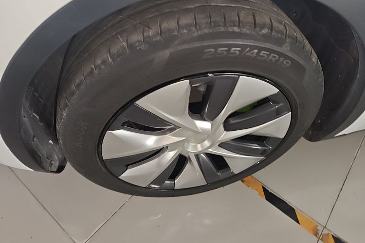 特斯拉 Model Y 2022款 改款 后轮驱动版车身外观6007