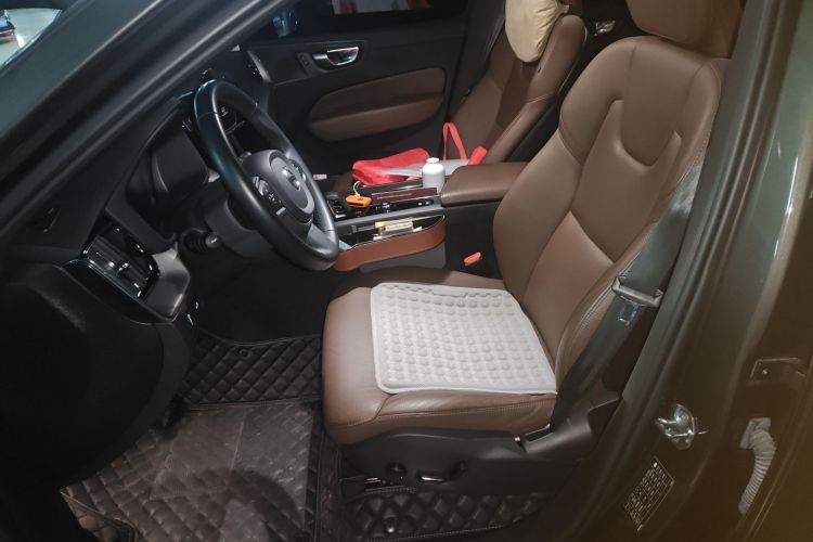 沃尔沃XC60 2022款 B5 四驱智逸豪华版中控内饰19