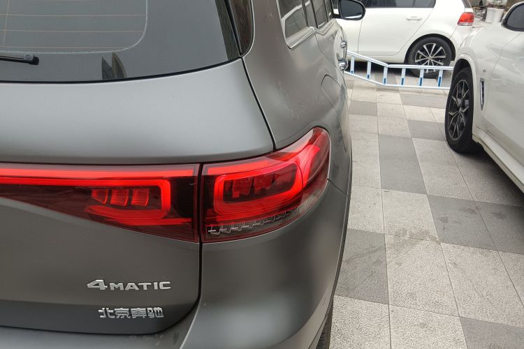 奔驰EQB 2022款 EQB 350 4MATIC 首发特别版车身外观9