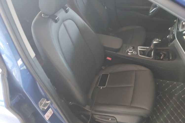 宝马1系 2019款 118i 时尚型中控内饰41