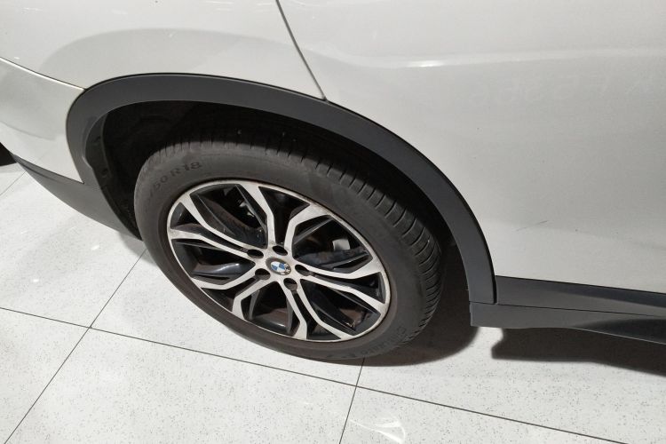 宝马X1 2018款 sDrive20Li 领先型车身外观6008