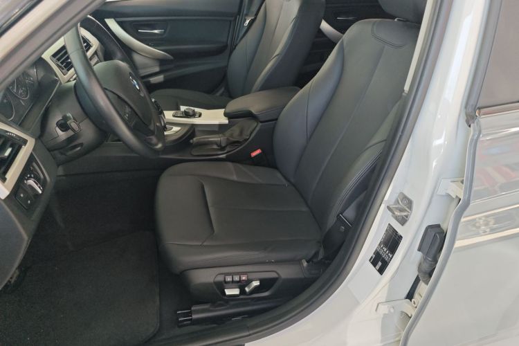 宝马3系 2016款 320Li 进取型中控内饰19