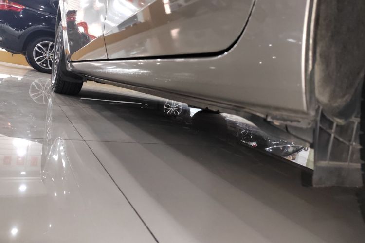 丰田 卡罗拉 2017款 改款 1.2T S-CVT GL局部细节9002