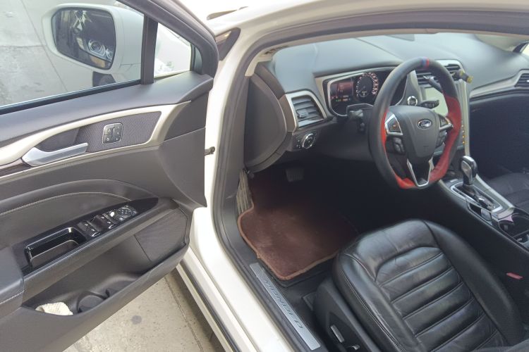 福特 蒙迪欧 2013款 2.0L GTDi240至尊型中控内饰20