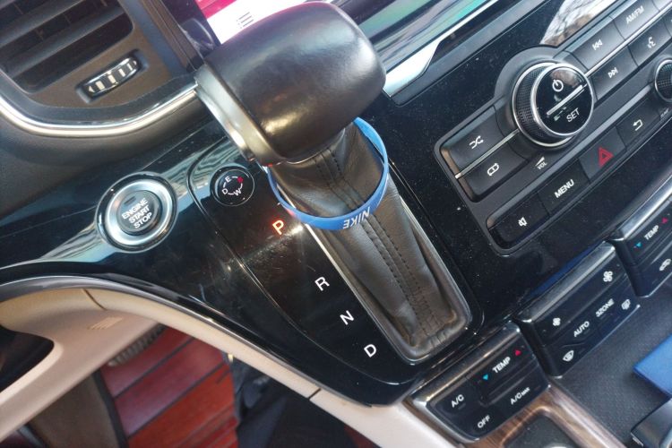 广汽传祺 传祺M8 2018款 320T 尊享版中控内饰18