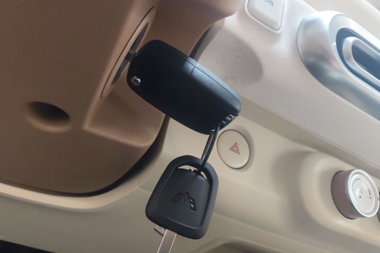 五菱汽车 宏光MINIEV 2024款 第三代 215km 青春版中控内饰11