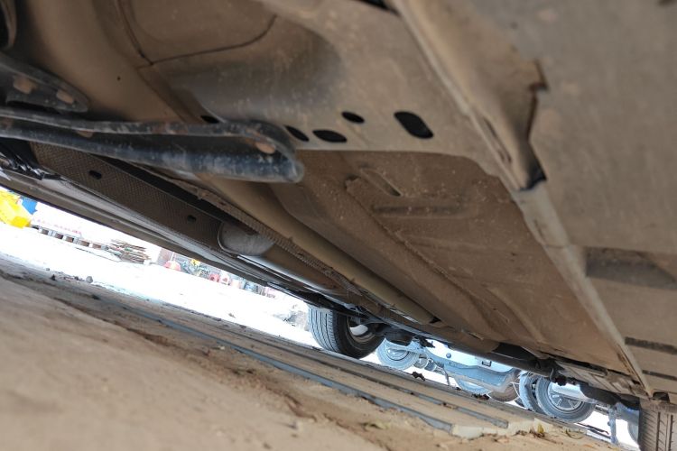 福特 福克斯 2017款 三厢 1.6L 手动风尚型智行版局部细节9004