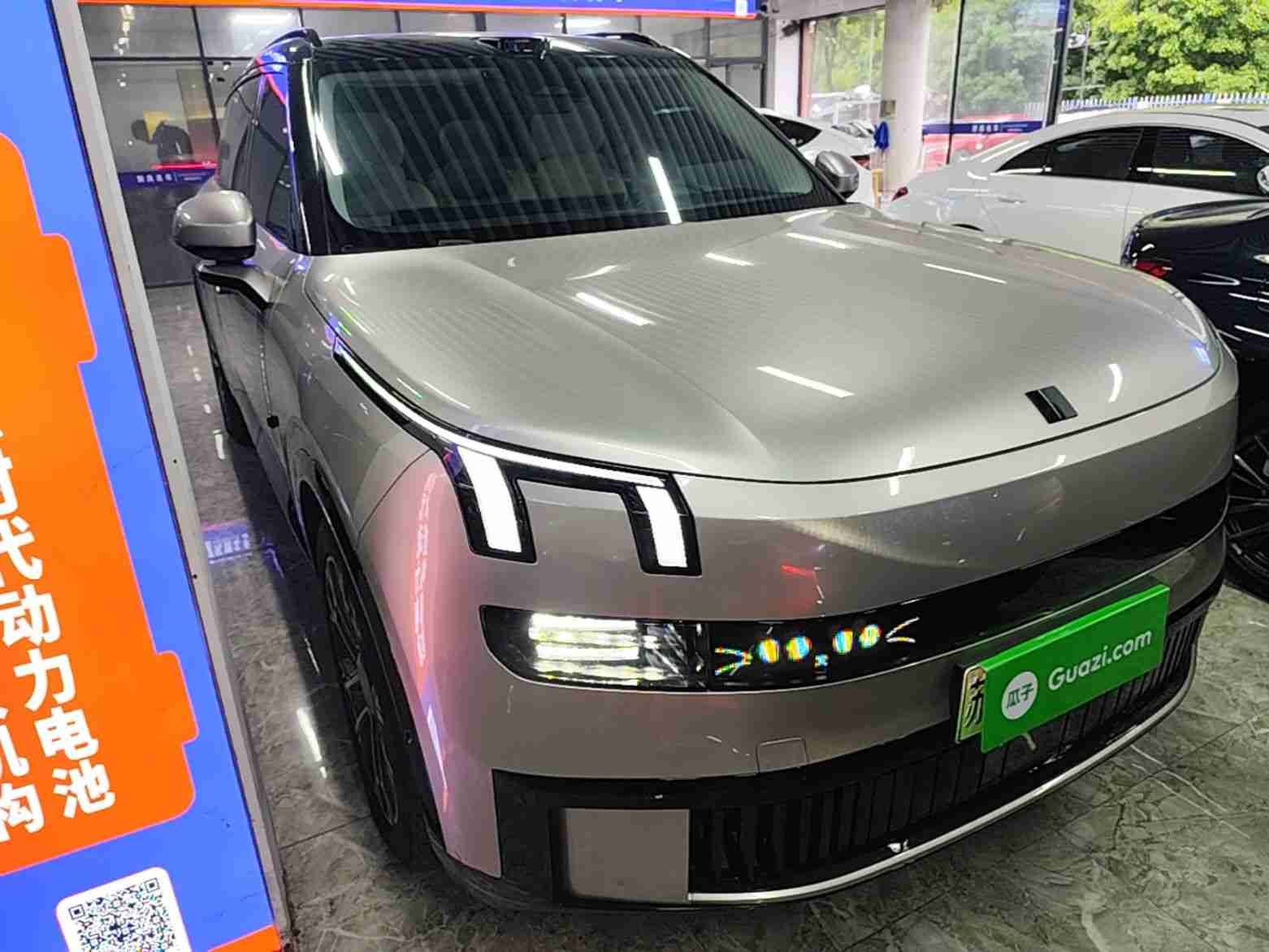 车辆右前45度外观展示