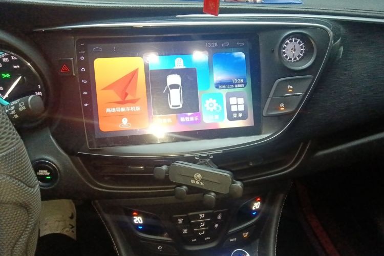别克 昂科威 2017款 20T 两驱领先型中控内饰16