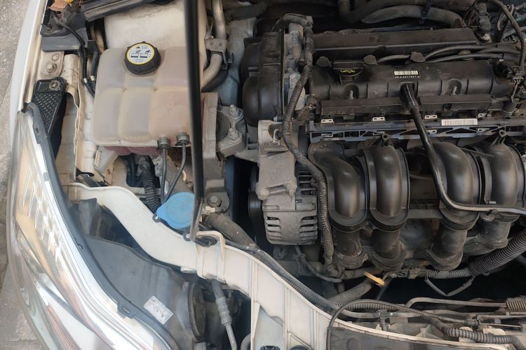 福特 福克斯 2012款 两厢 1.6L 手动舒适型局部细节9006