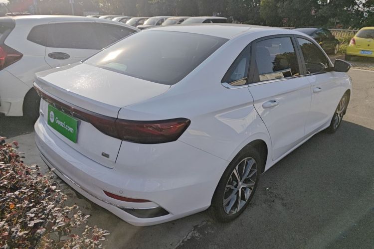 吉利汽车 帝豪 2023款 第4代冠军版 1.5L CVT尊贵型车身外观7