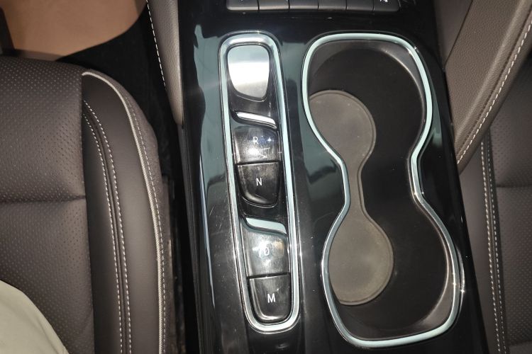 别克 2022款 改款 昂科威S 652T 两驱豪华型中控内饰18